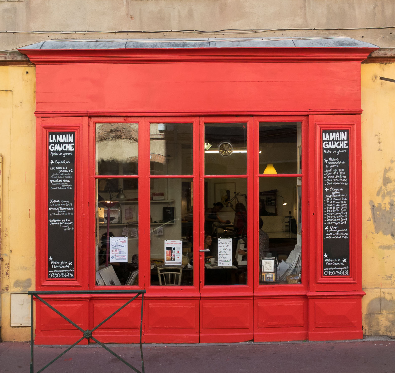 Devanture rouge recadré