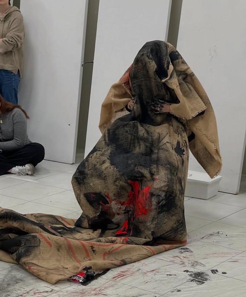 Delphine Alliens, Sois gentille, 2025, performance, Prépar't Toulouse, Les Rencontres internationales Traverse 2025, capture vidéo Philippe Cadu (1)